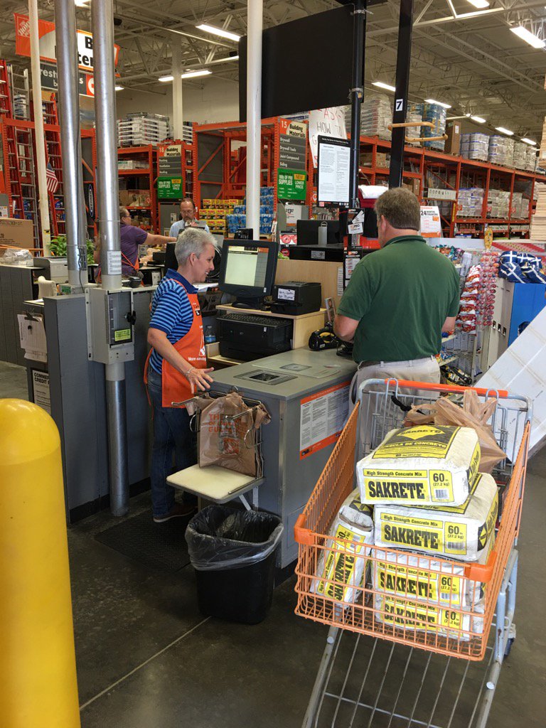 Store manager on the move!  #customerfirst <a href="/KwaltzHd/">Kim</a> <a href="/johnson_sly/">Sylvester JohnsonTHD</a> <a href="/DorendaPortee/">Dorenda Portee</a>