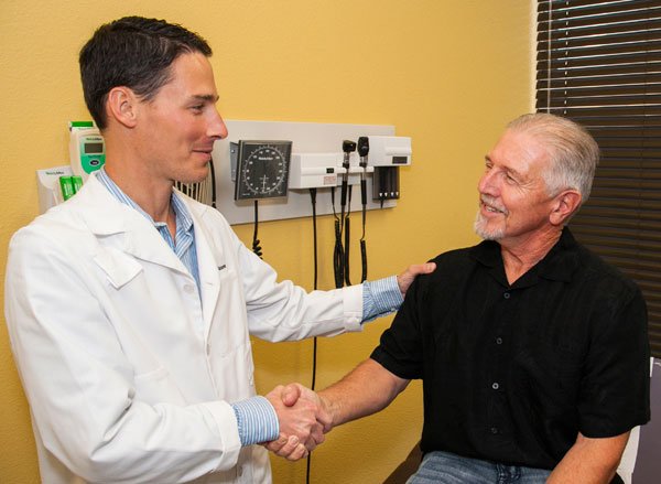 BastyrCenter's tweet photo. During #HealthyAgingMonth, focus on the pos­i­tive aspects of grow­ing older with discounted visits for ages 62+ https://t.co/SKLH90O6yL https://t.co/f3q8OC0LUC
