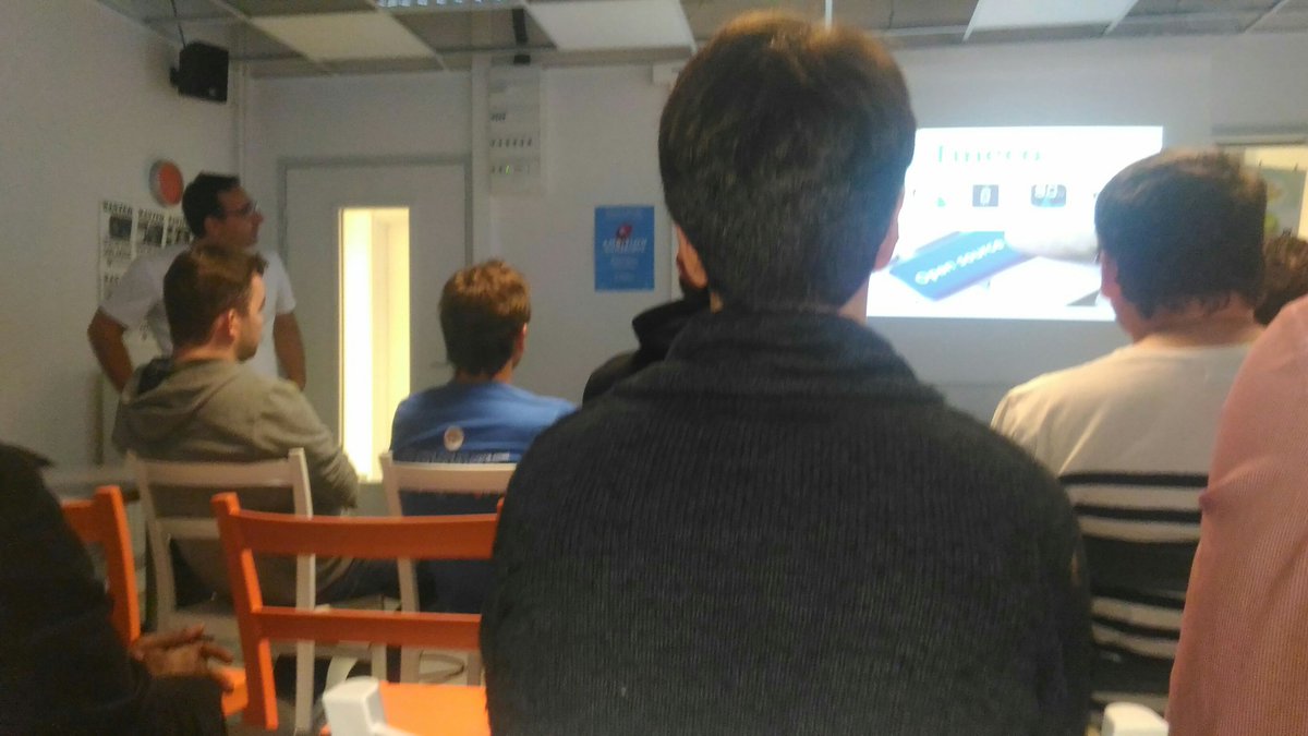 GlennGuegan's tweet image. Au @BrestJS on parle de #loopbackjs