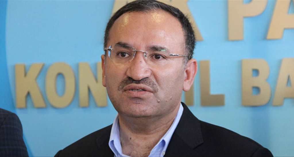 Haberinizcomtr's tweet photo. Adalet Bakanı Bozdağ: FETÖ'den 32 Bin Kişi Tutuklandı https://t.co/RKMML00NuI @bybekirbozdag #FETOE #32Bin #kişi #tutuklu https://t.co/sGispBzHPv