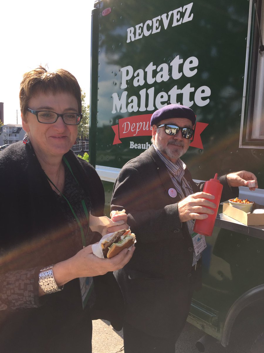 Nos amis diffuseurs ont droit à la meilleure poutine au Québec <a href="/PatateMallette/">Patate Mallette</a> #paroles2016