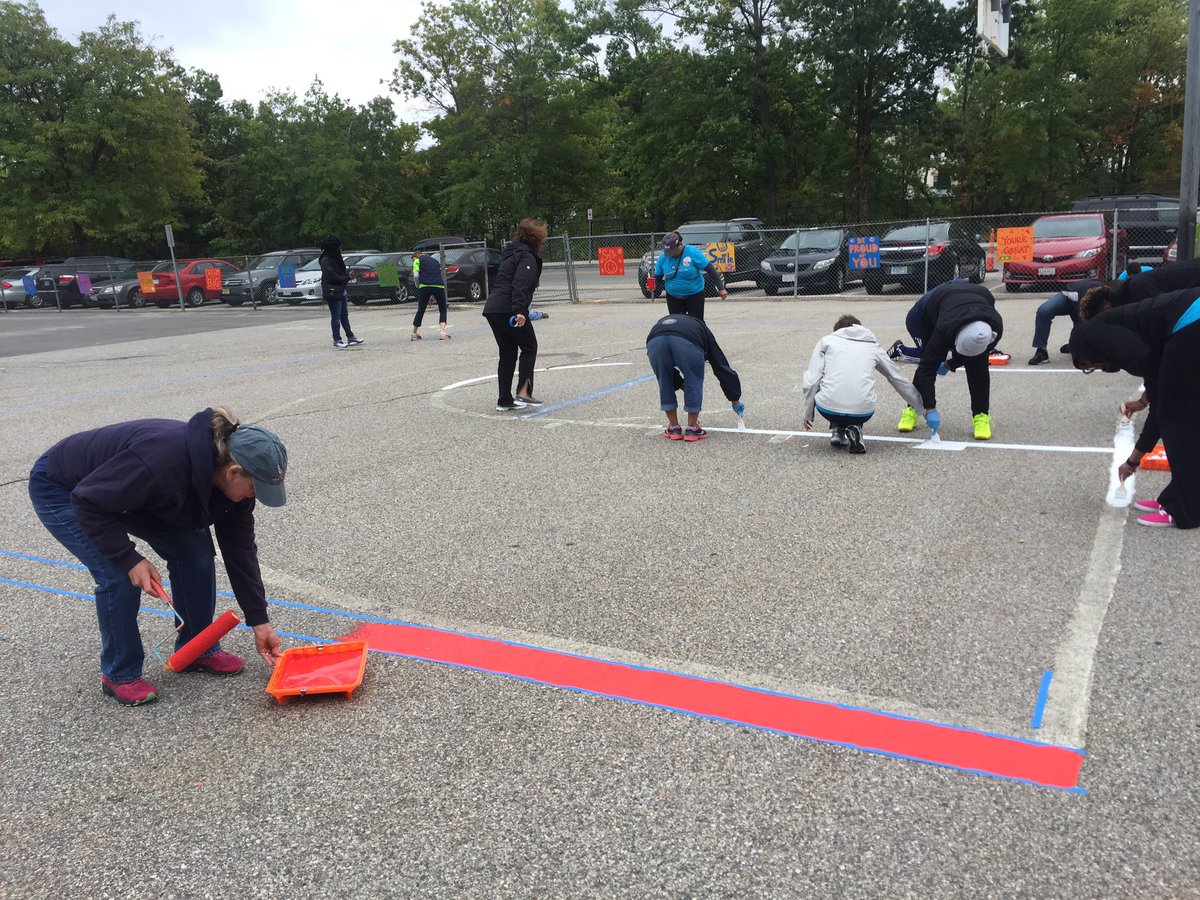 PlayworksNewEng's tweet photo. #BlueCrew volunteers are working hard to ensure that students have a bright, healthy place to play at school! #ServiceDay16 @BCBSMA https://t.co/diuAgOnir0