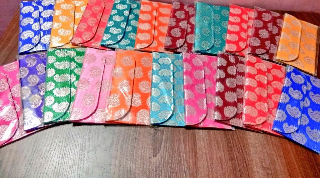 ZaiCreations's tweet photo. #shagun #lifafa #diwali #decors #giftidea #fancy #envelopes #clutch  https://t.co/3sK3TYo947 https://t.co/4vdOvb7ic8