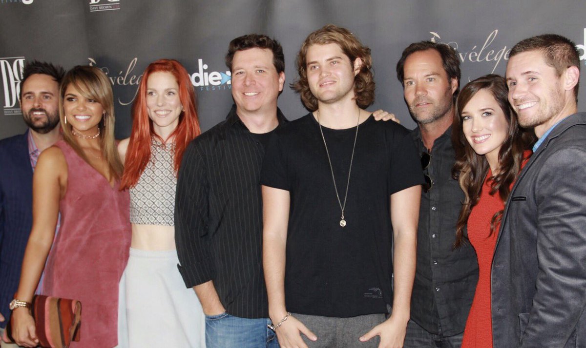 TenFourFilmsLLC's tweet image. The @me3film cast with the writer &amp;amp; director @DFSfilmmaker at the premiere @indienightff! (📸: Danni Gadigan)