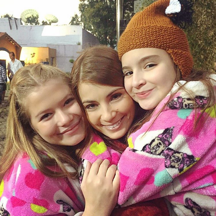 MeiguinhaDoris's tweet photo. Com A @SabrinaCD1R &amp; @ClaraJardim_ https://t.co/O9LaSINoDZ