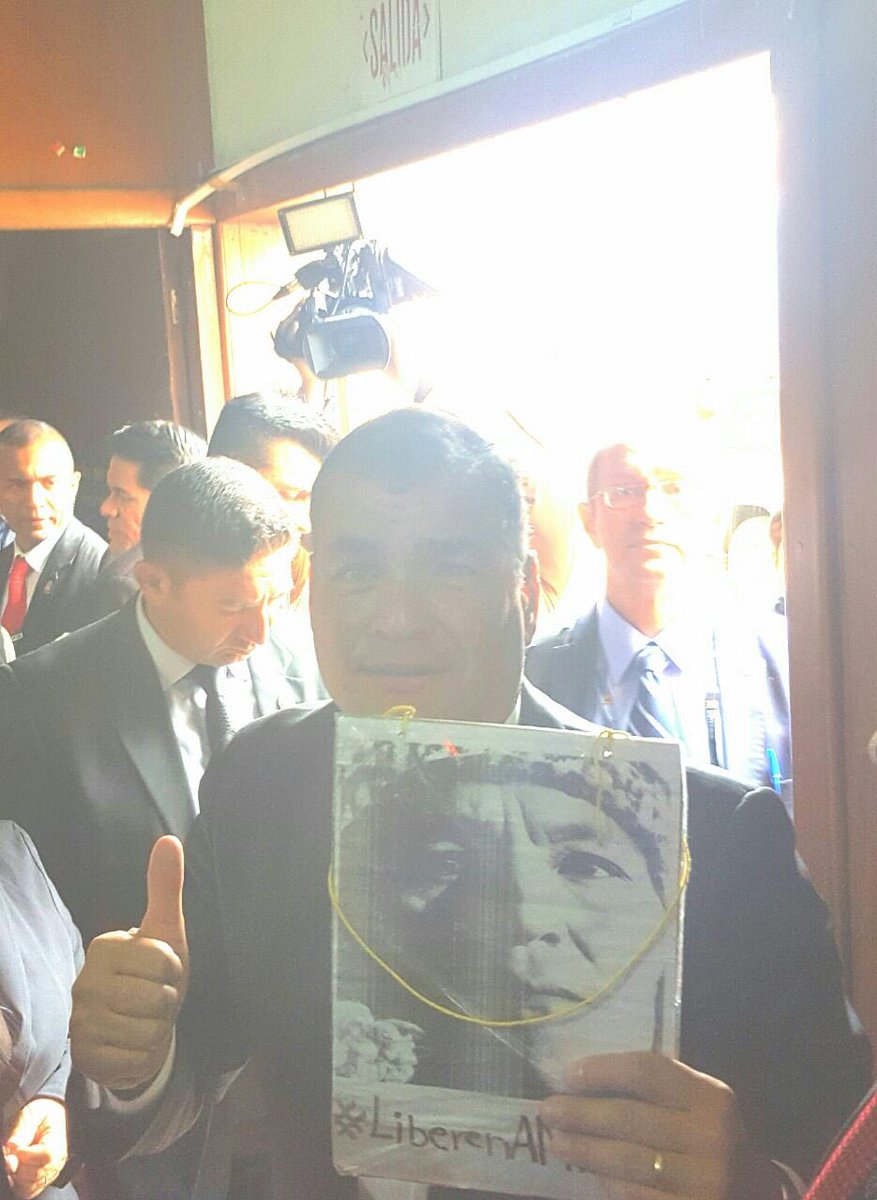 UlpioEscipion's tweet photo. @MashiRafael pide por la Libertad de Milagros Sala en el #ELAP2016 https://t.co/dIhfm9aAwJ