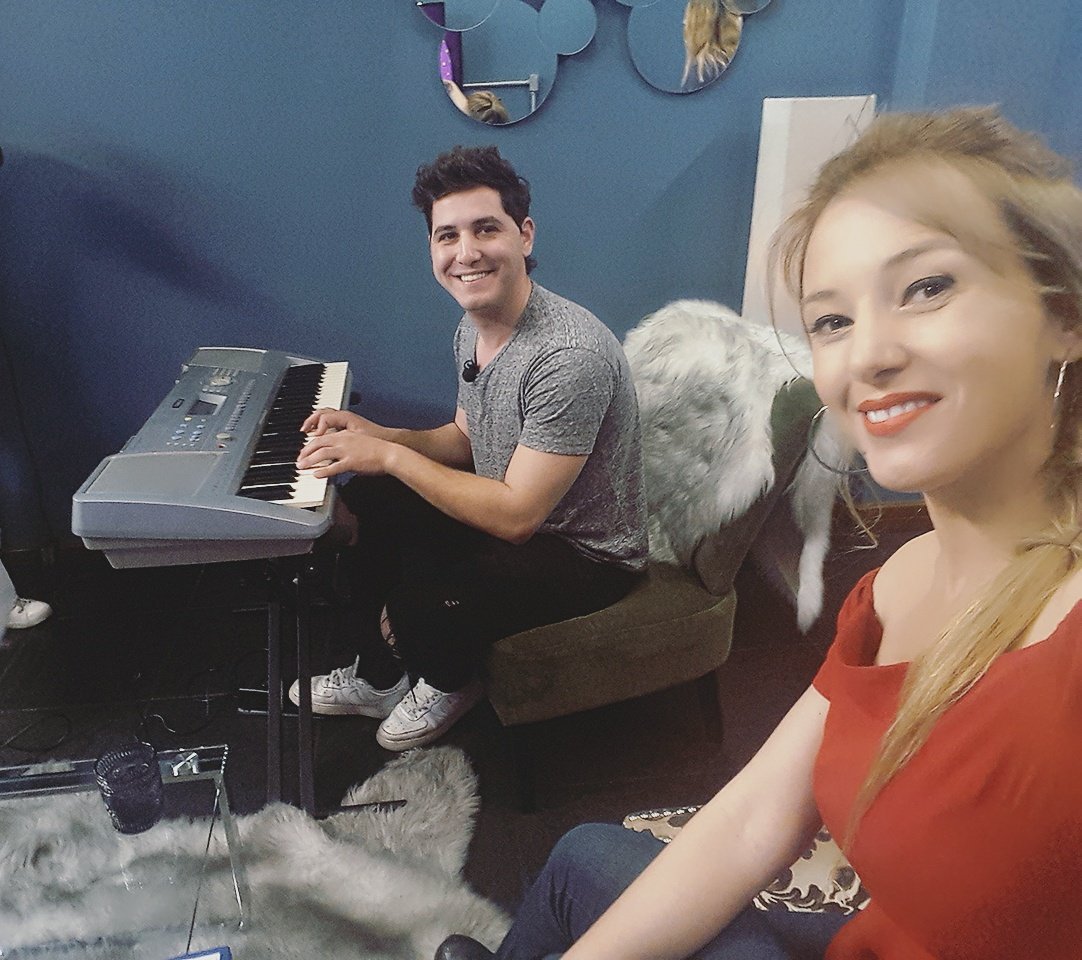 Ya viene en #tvshow por #ElPaisTV @damianoliver_ con  <a href="/patricia_fierro/">Patricia Fierro ♥♥</a> en vivo por elpaistv.com.uy