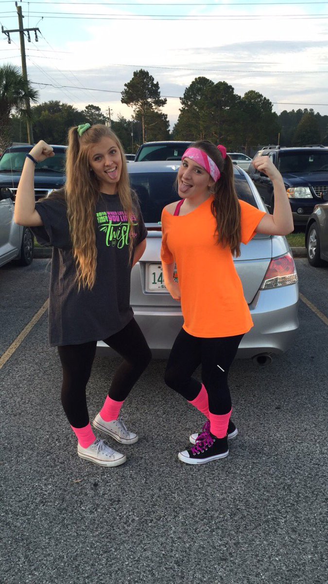kenziiiieeeee's tweet photo. #hoco2k14 day 3💪🏼💁🏻 https://t.co/sDSj2jweOJ