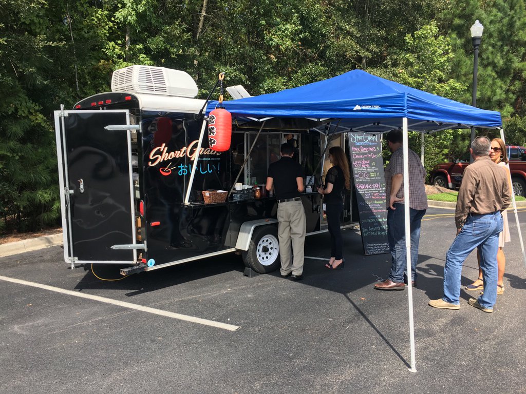 ShandonFowler's tweet photo. Here @Benefitfocus, we get @ShortGrainTruck, one of @bonappetit’s top 50 new restaurants IN OUR PARKING LOT every week! #winningwithculture https://t.co/wBpdtx79Wq