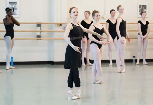 Dance_Magazine's tweet photo. Ever wanted to ask @gillianemurphy for advice? Now you can: https://t.co/X0F9SvbXaR

(Photo via @UNCSADance) https://t.co/YzLy7CzyjS