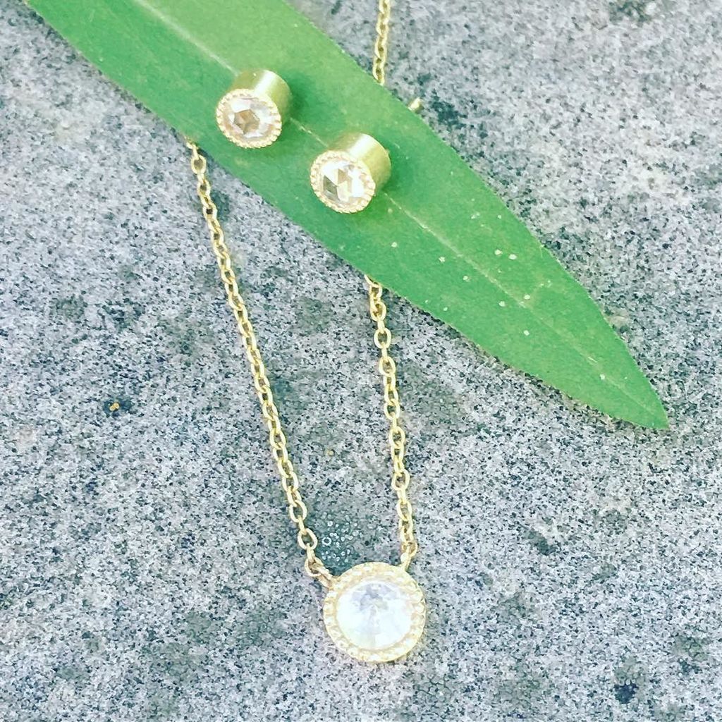 studiodelucca1's tweet image. THRILLED to have our diamonds and gold going to benefit #goingbeyondborders ••• #diamonds … ift.tt/2drKmOd