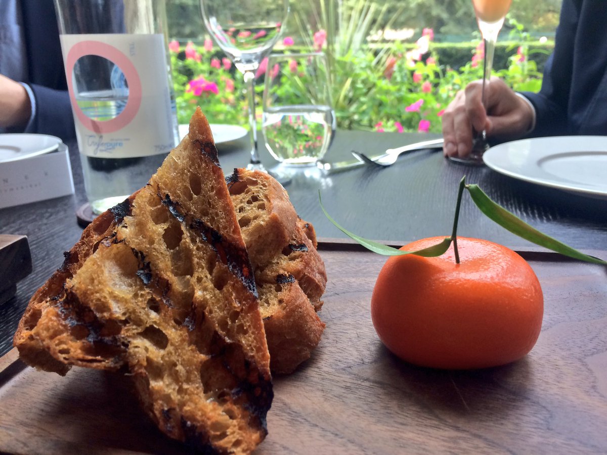 KimmyEatsLondon's tweet photo. So lucky to get to eat at incredible restaurants like @dinnerbyheston #dreamsreallydocometrue #meatfruit #powderedduck #tipsycake @TenDining https://t.co/J7cFgibztP