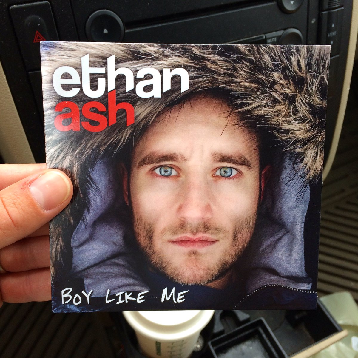 jamesmullinger's tweet photo. Listening to the magnificent @ethanashmusic. What an incredible voice this guy has got. #ethanash https://t.co/1jUrRRmVA5