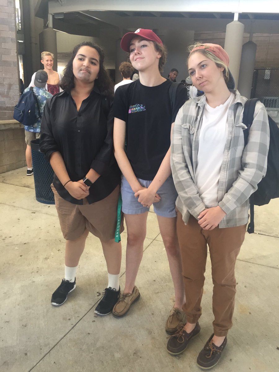 dphstudentvoice's tweet photo. Didn't think men's fashion could get any better..I beg to differ! Our "guys" were smokin HOT today. #dpdocemujer #hocoweek #seniorswitchday https://t.co/DzulC2Lhce