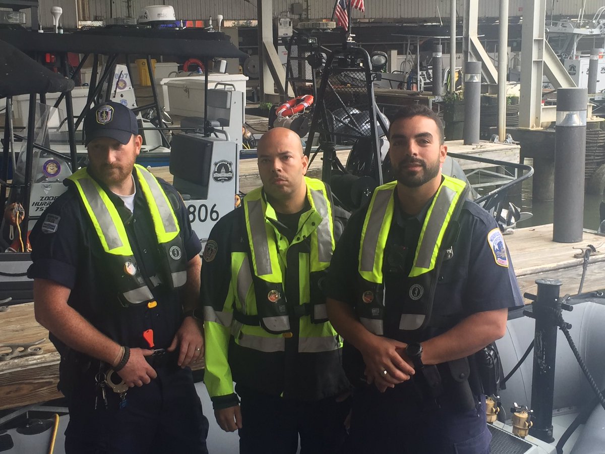 SegravesNBC4's tweet photo. Woman saved by 3 @DCPoliceDept Harbor Patrol officers training on Potomac River yesterday when woman jumped from Roosevelt Bridge. https://t.co/L3aCUN1NUK