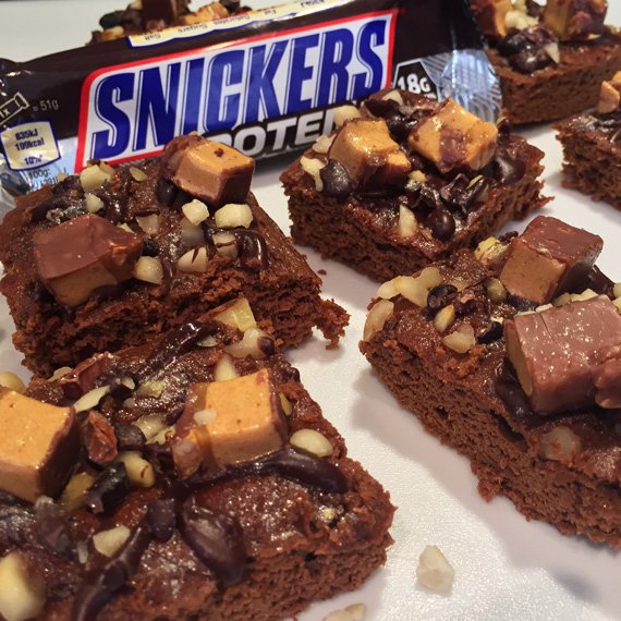 MuscleFoodUK's tweet photo. YES NOW - Check out this YUMMY Snickers Protein Brownie recipe from @pjm_fitness https://t.co/U3nOtFrsCW https://t.co/JoQz1V4mKm