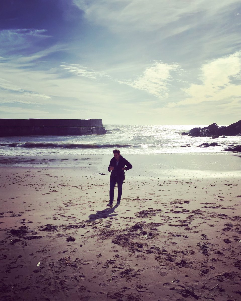 Walk on Collieston Beach in probably the last of the Scottish summer sun 🌅👋🏼 #Scotland #collieston #beach