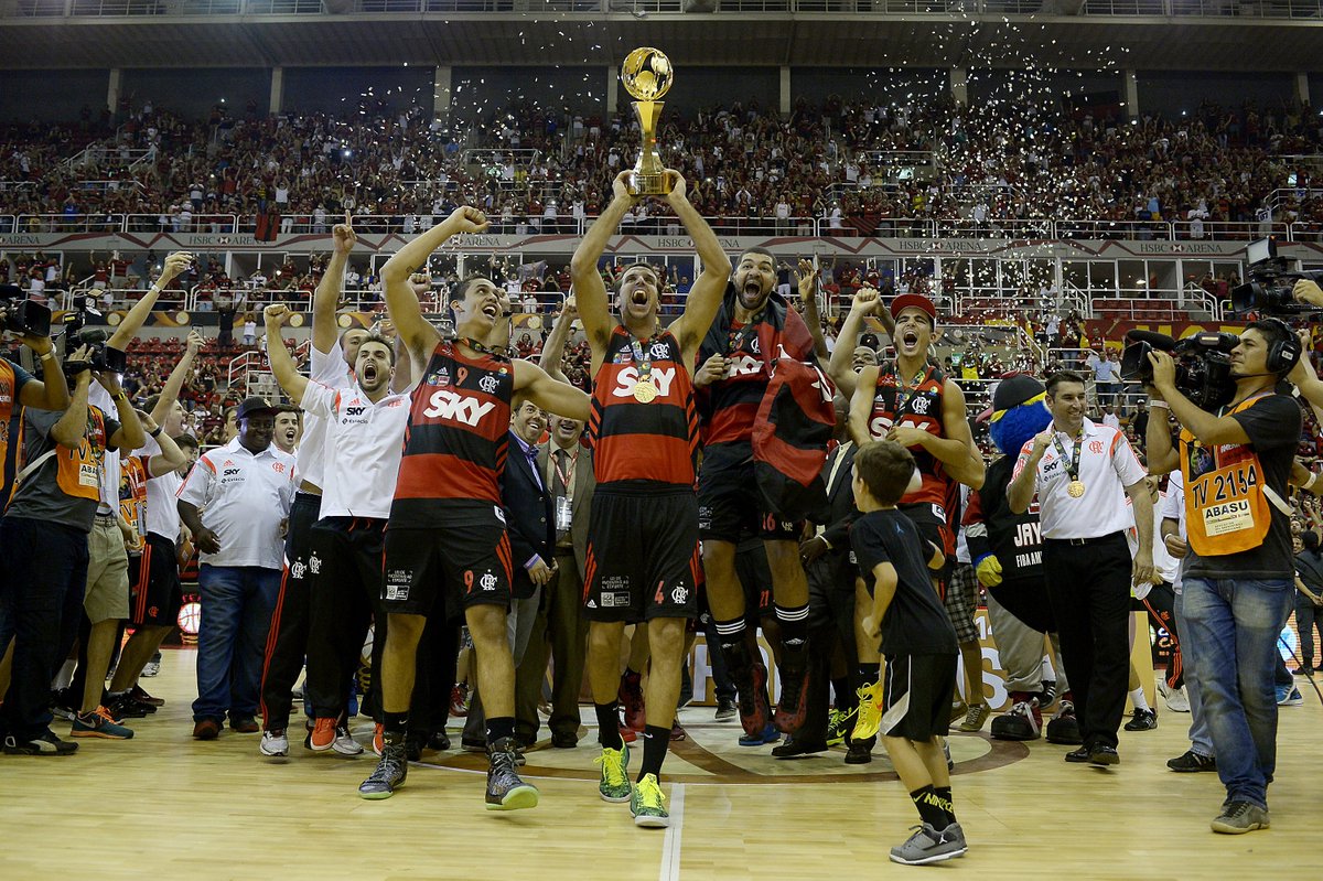 NBB's tweet image. Há 2 anos atrás o @Flamengo se tornava campeão do Torneio Intercontinental 🔴⚫🏆 

Se você lembra dá retweet aí!