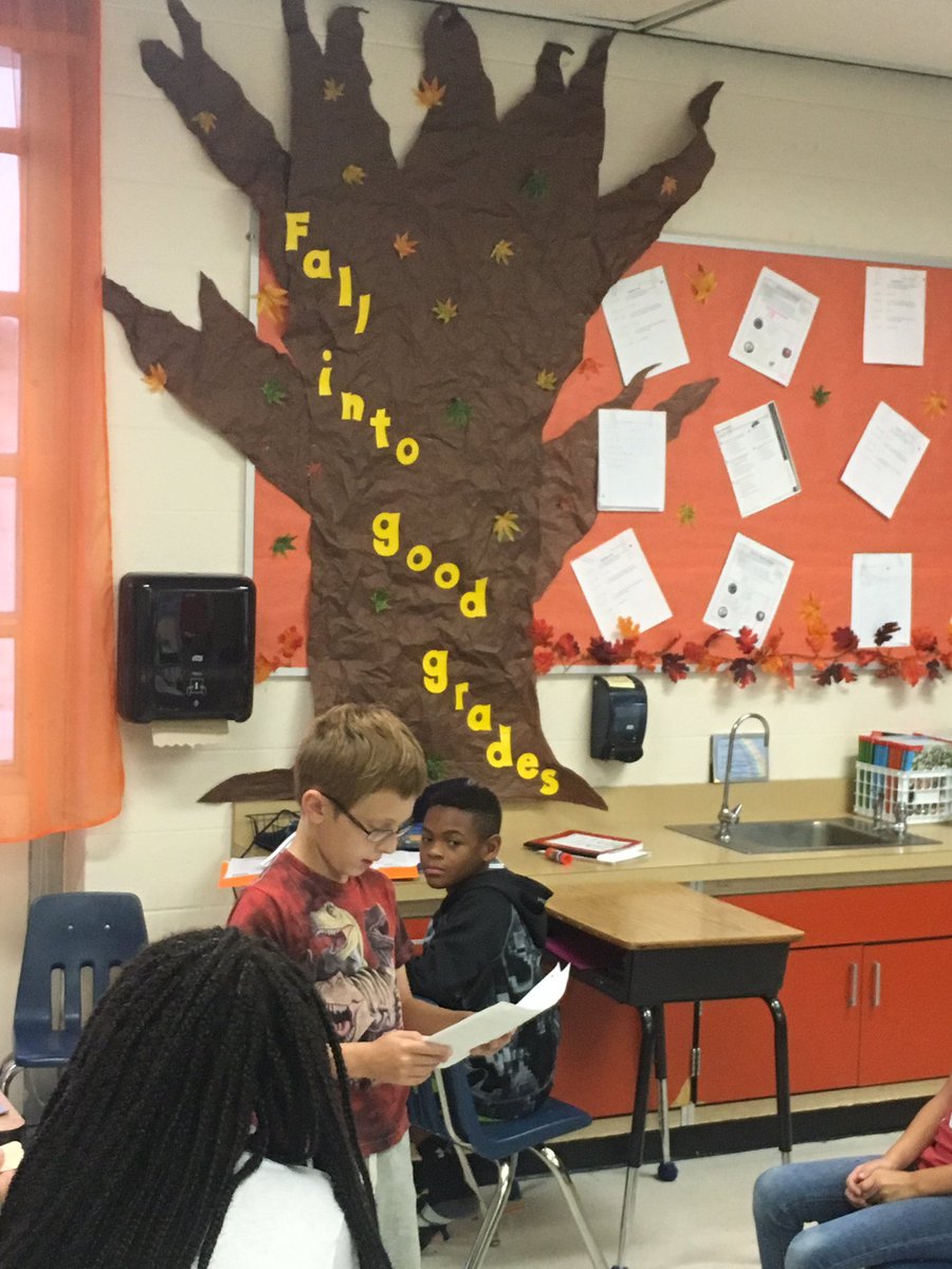 MrRecord21's tweet photo. #Wonderful #Writers in #WritersWorkShop w/ #MrsSnyder #💪🏼writers @ali_giska @KDorn1119 @WorcesterSystem @MSDE_ELA @christy_curran #celebrate https://t.co/LjUgjbvlyE