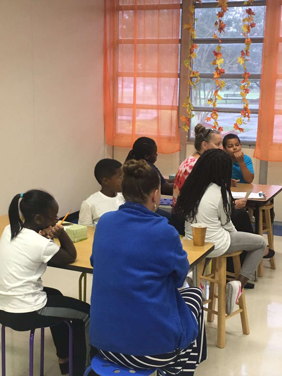 MrRecord21's tweet photo. #Wonderful #Writers in #WritersWorkShop w/ #MrsSnyder #💪🏼writers @ali_giska @KDorn1119 @WorcesterSystem @MSDE_ELA @christy_curran #celebrate https://t.co/LjUgjbvlyE