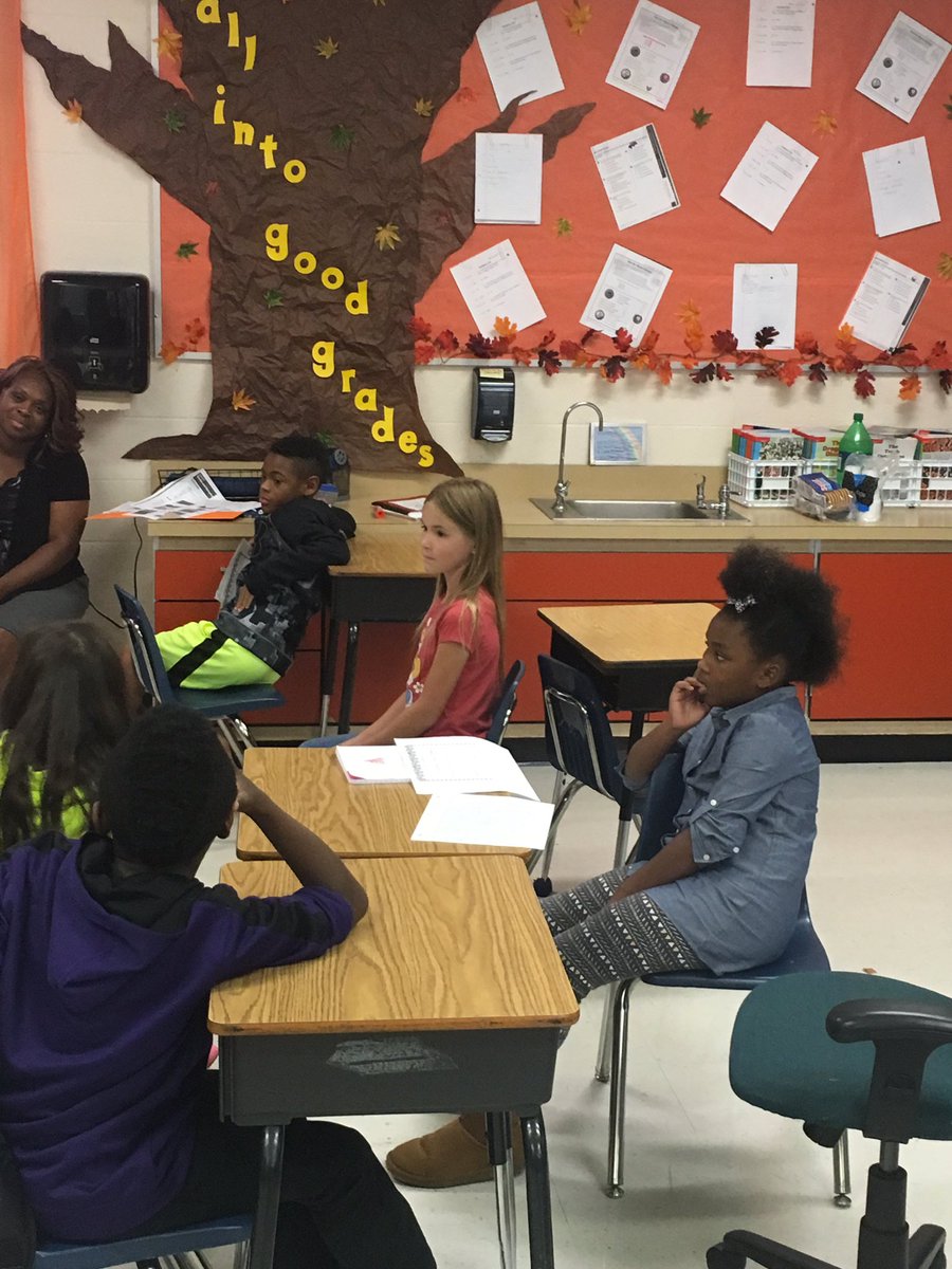 MrRecord21's tweet photo. #Wonderful #Writers in #WritersWorkShop w/ #MrsSnyder #💪🏼writers @ali_giska @KDorn1119 @WorcesterSystem @MSDE_ELA @christy_curran #celebrate https://t.co/LjUgjbvlyE