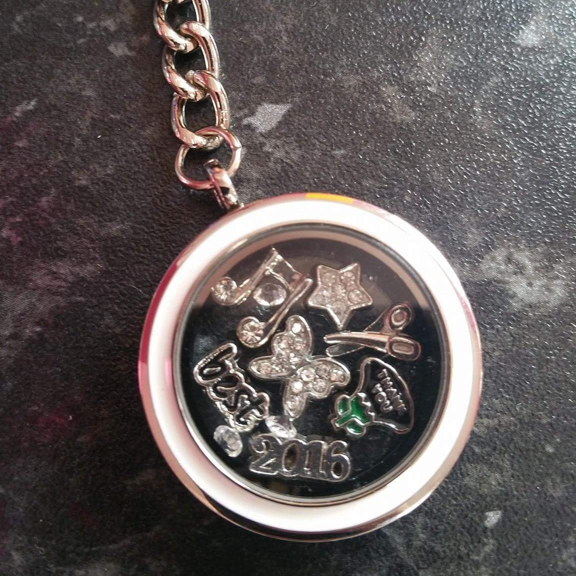 Floating_Charms's tweet image. 