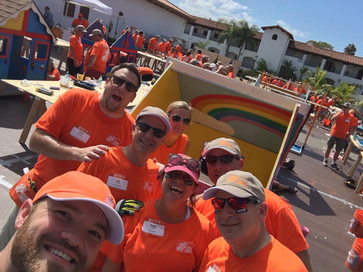 jimgerson's tweet photo. Almost done!  Veteran family picking up in 10 min! #serviceselfie https://t.co/QsVUCfnhfD