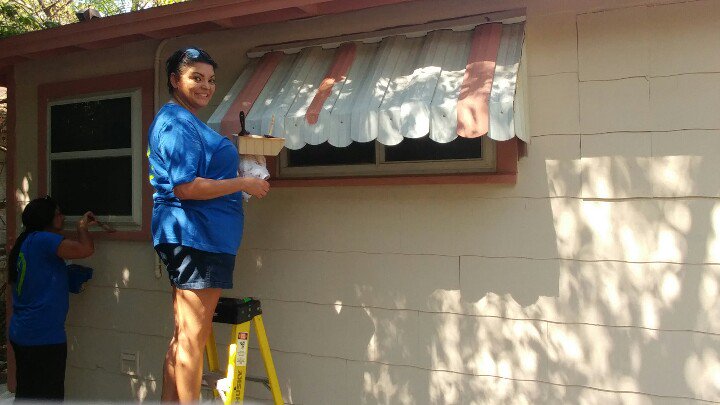 baniekwe's tweet photo. The lovely Lisa making the amazing candy store awnings! #getitgirl #shemakesitlookeasy #camdencares @rebuildinghou https://t.co/XYWwr9ZEfl