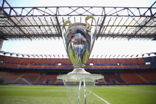 Champions League: Oggi si gioca Napoli-Besiktas e Barcellona-Manchester City, diretta in chiaro su Canale 5?