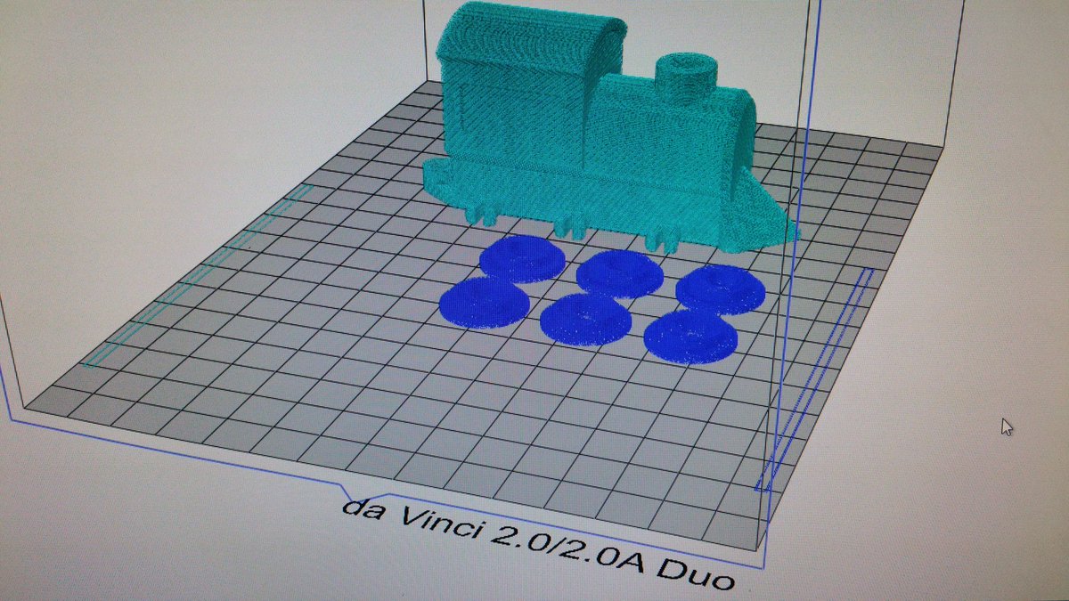 zeloi22's tweet photo. Dis papa tu peux m'imprimer un train comme celui de @makers_3D ? ;-) atelier #TEDxSaintBrieuc #Print3d #DaVinci 2.0 https://t.co/8X4ZDt3Net