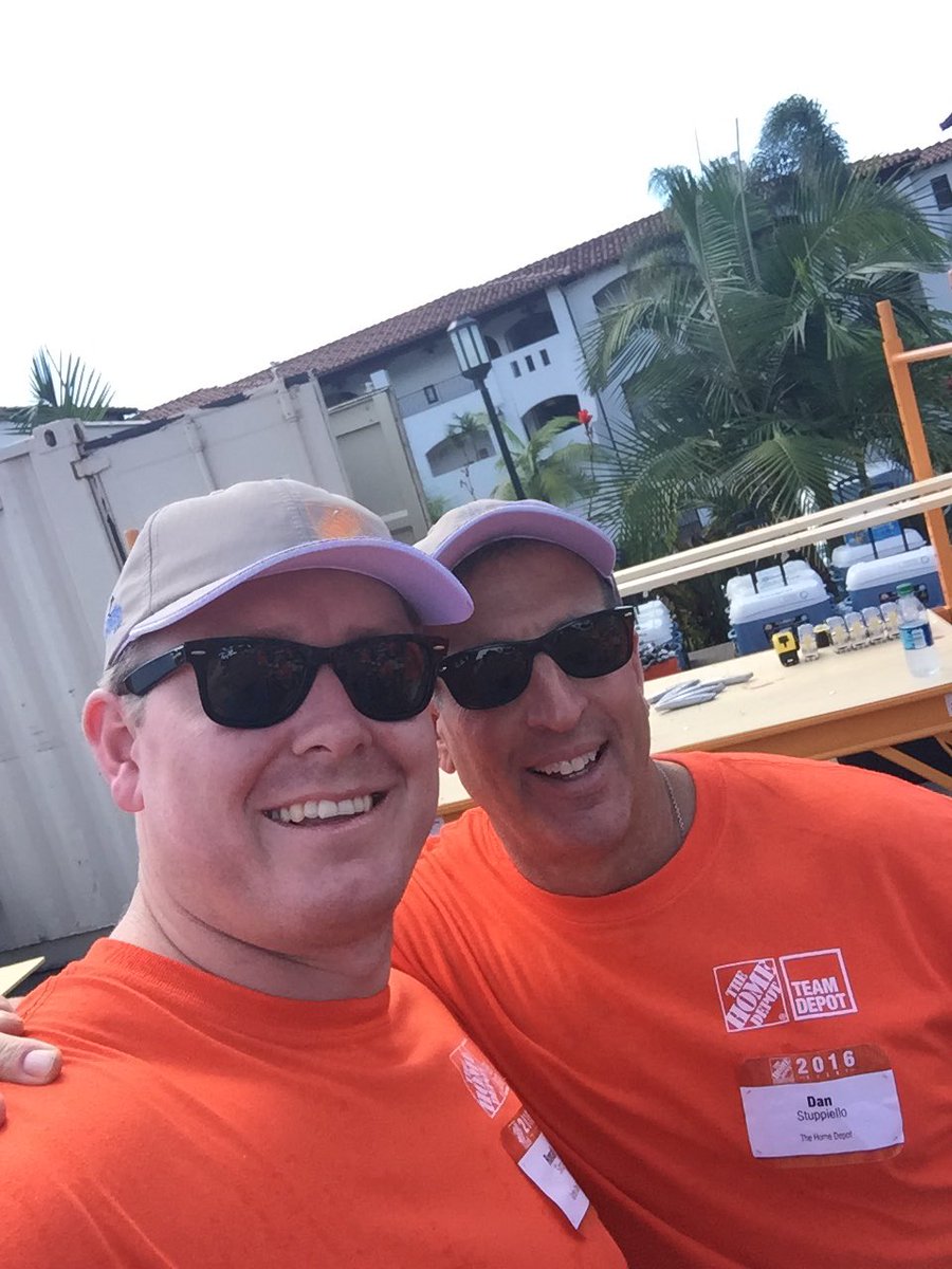 Awesome foundation event with Amazing People for a Great Cause#serviceselfie <a href="/DanStuppiello/">Dan Stuppiello</a>