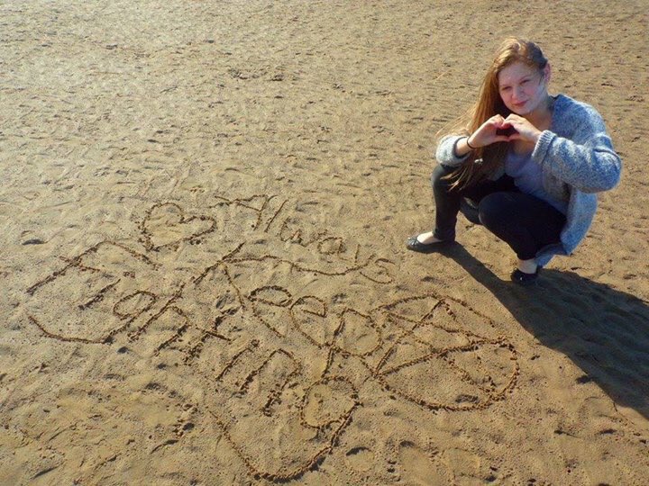 spn_beth's tweet photo. When to the beach and this happened 😂💕 #AlwaysKeepFighting #SPNFamily @jarpad https://t.co/Nn8VATbtJJ