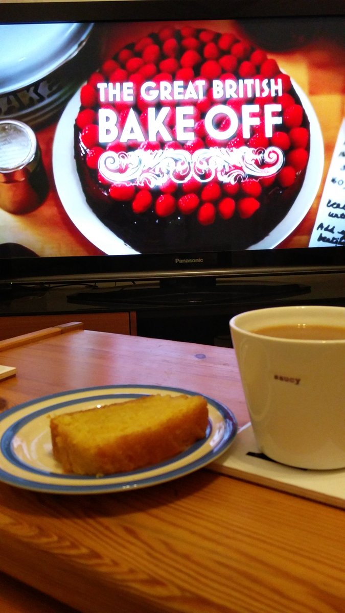 HendonTim's tweet image. Perfect! #GBBO #missyouval #BotanicalWeek #cake