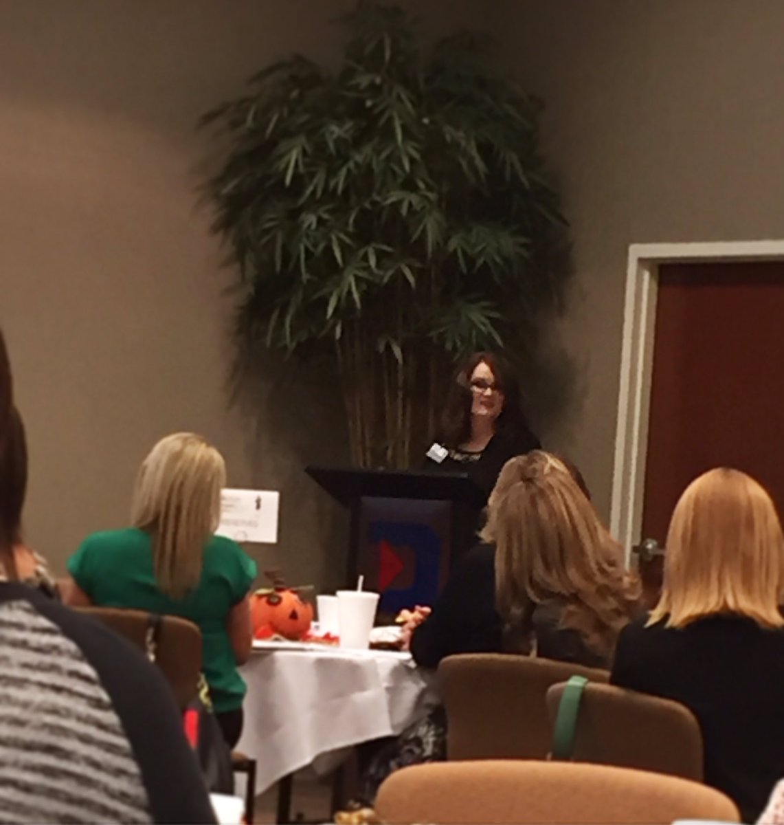 DuncanAreaEcDev's tweet photo. DAEDF's @JeannieBowden did a great job speaking about networking during the @DuncanChamber Women's Forum. #InvestDuncan #thisisduncan https://t.co/Mu3tV3BRIP