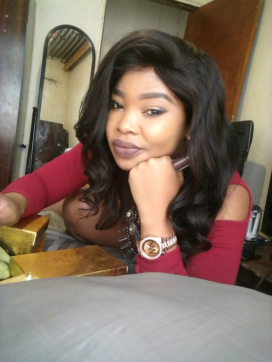 queeyonce_lee's tweet photo. #selfiemoment https://t.co/58uPlQA7y0