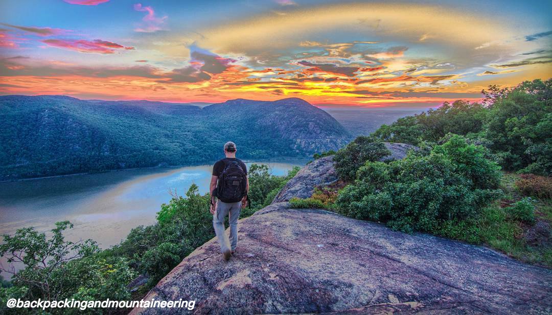 This gorgeous sunset over the HudsonValley is courtesy of our ISpyNY winner of the week.