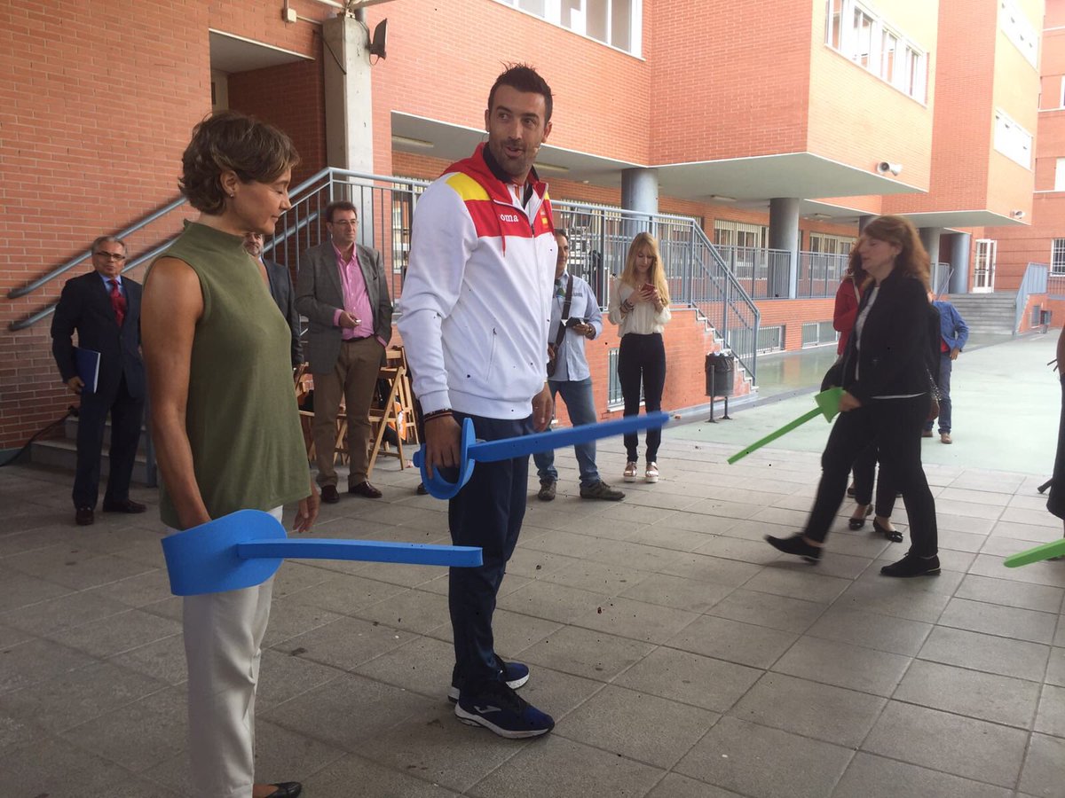 Pirriesgrima's tweet image. Que bien lo hemos pasado hoy con nuestros pequeños esgrimistas y nuestra Ministra de agricultura #DMLE #InLac @SalesianasSJ