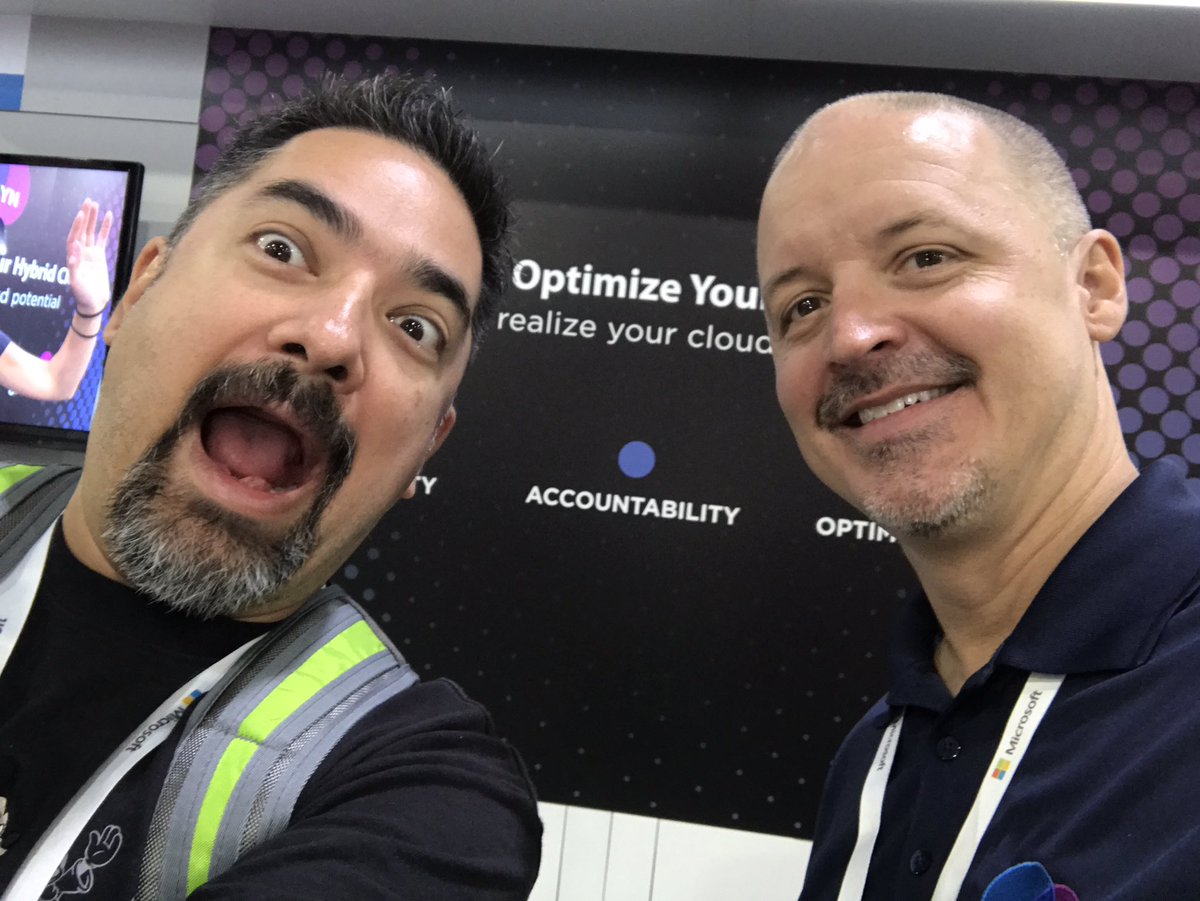 Th3Ch0wMan's tweet photo. Having a great time with @cloudyn_buzz at #msignite #cloudynvr https://t.co/tnxSotYVkP