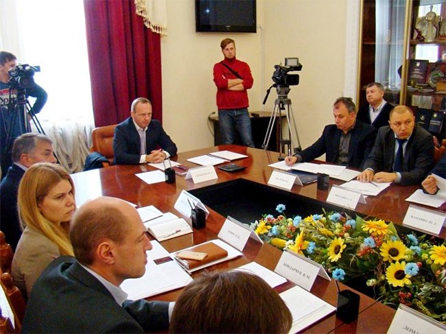 Gorod_cn_ua's tweet image. Львовский мусор едет в Чернигов? bit.ly/2dDNcyq #Мусор #Садовый #протесты #Львов #свалка