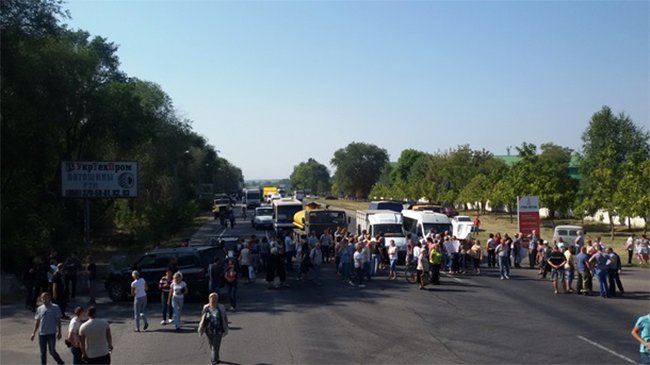 Gorod_cn_ua's tweet image. Львовский мусор едет в Чернигов? bit.ly/2dDNcyq #Мусор #Садовый #протесты #Львов #свалка