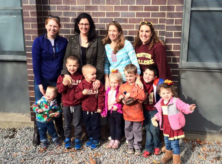 Mrs_ONeal8's tweet photo. Our last roommate pic in front of #Edmonds with our #littleeagles @BCAlumni @BostonCollege #eighthfloor #BC03 https://t.co/Bgyh5HncYv