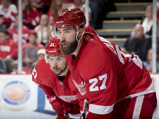 Ex- @DetroitRedWings's defenseman Kyle Quincey signs with @NJDevils