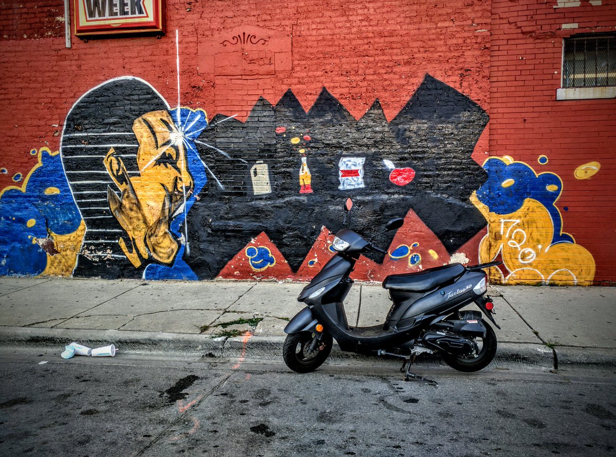 MarkPure32's tweet photo. Westside Chicago @flashabc #chicagograffitti #Fullertonartgallery @chicagoartsdist @chicagoart #graffitti #streetart https://t.co/z8G3wBFu7Y