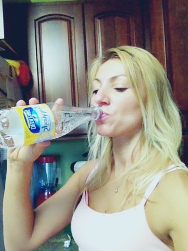 Irinam85's tweet photo. Try Deer Park Brand Sparkling Spring Water! #7DaysofSparkling #FreeSamp https://t.co/DC3sFlK1D4 https://t.co/f0uX60JzCa