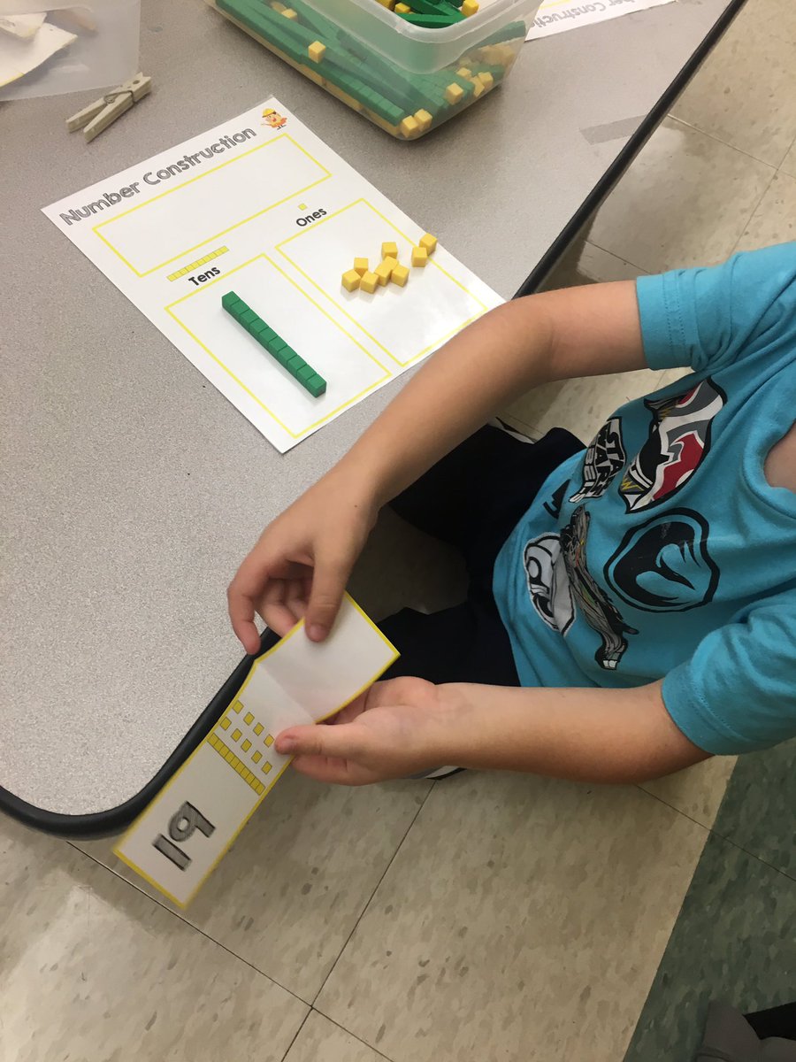 CometasKinders's tweet photo. Notice/wonder of base ten blocks turned into breaking out a new center months before I normally do. These kids are GENIUSES #mathbymyself https://t.co/oNiXWMODzN