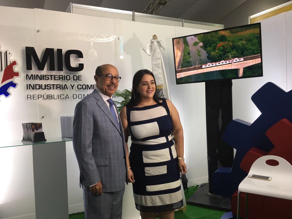 temomontas's tweet photo. Con la directora del Ministerio de Industria y Comercio en Santiago, Haydee Fadul https://t.co/BLvgay2VmY