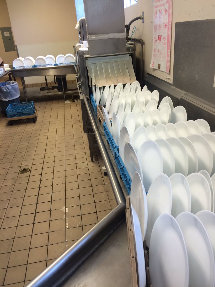 BonAppetitAbbey's tweet photo. No paper plates, no plastic spoons, empty recycling bins and smile on #Jonathanbloom #wasteace next: going after disposable cups https://t.co/gGrXmdBjnT