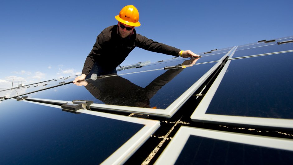 climatehawk1's tweet photo. Trump’s attempt to diss #solar #energy revealed he knows nothing about it https://t.co/1nvFhW07Mv #climate #globalwarming https://t.co/DAeyabkYGB