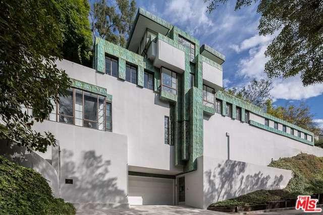 DouglasElliman's tweet image. #LloydWright&apos;s legendary Novarro House is #OnTheMarket! The Mayan-inspired #ArtDeco home is a #LosFeliz masterpiece: Elli.mn/S9q5fPx