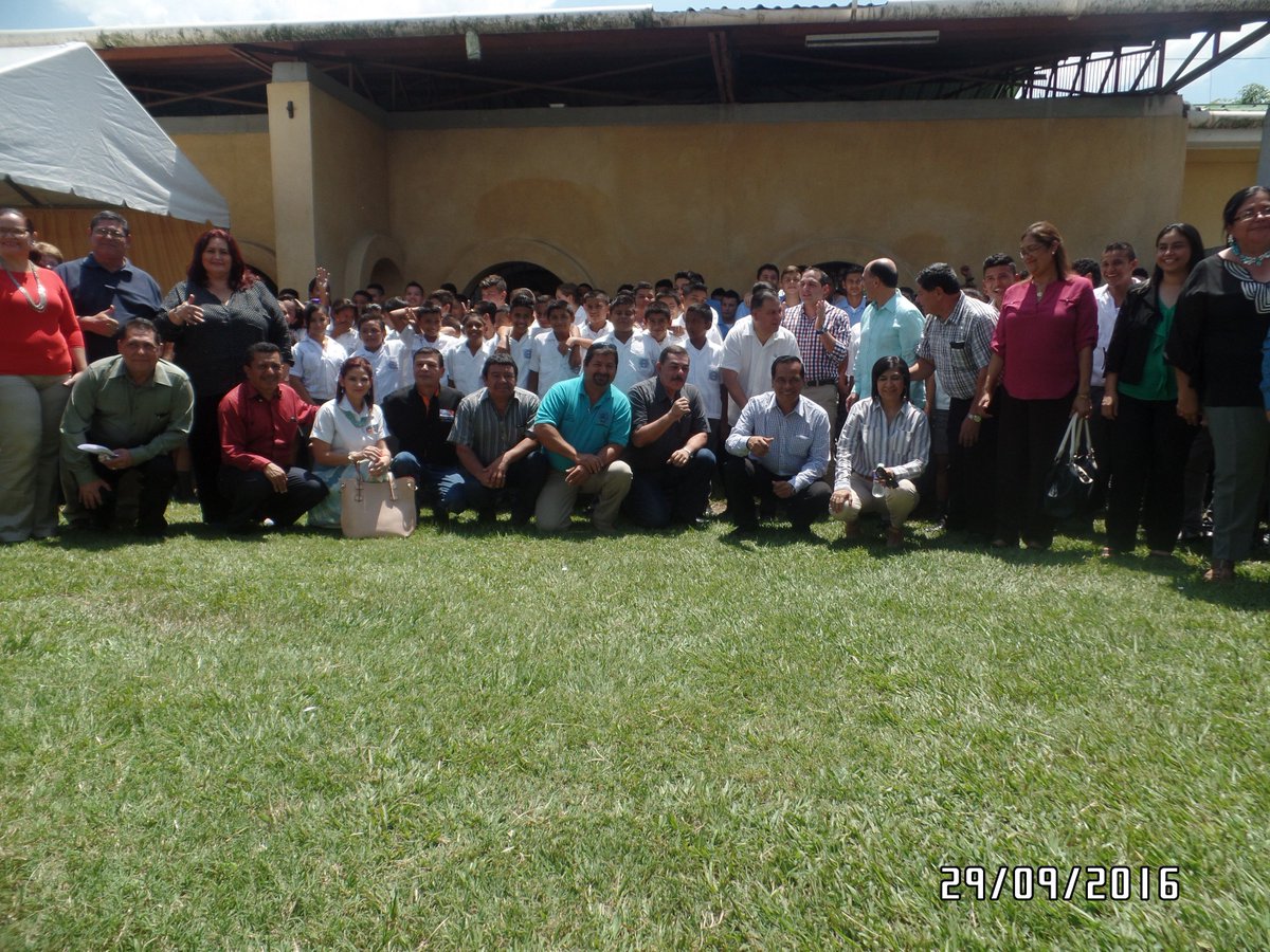 CEVEM1998's tweet photo. Importante reunión para la firma del convenio @CADERHN -@infophn que viene a fortalecer los Centros de La Red Caderh, gracias @cesarpintop https://t.co/Dxwn4gsuqd